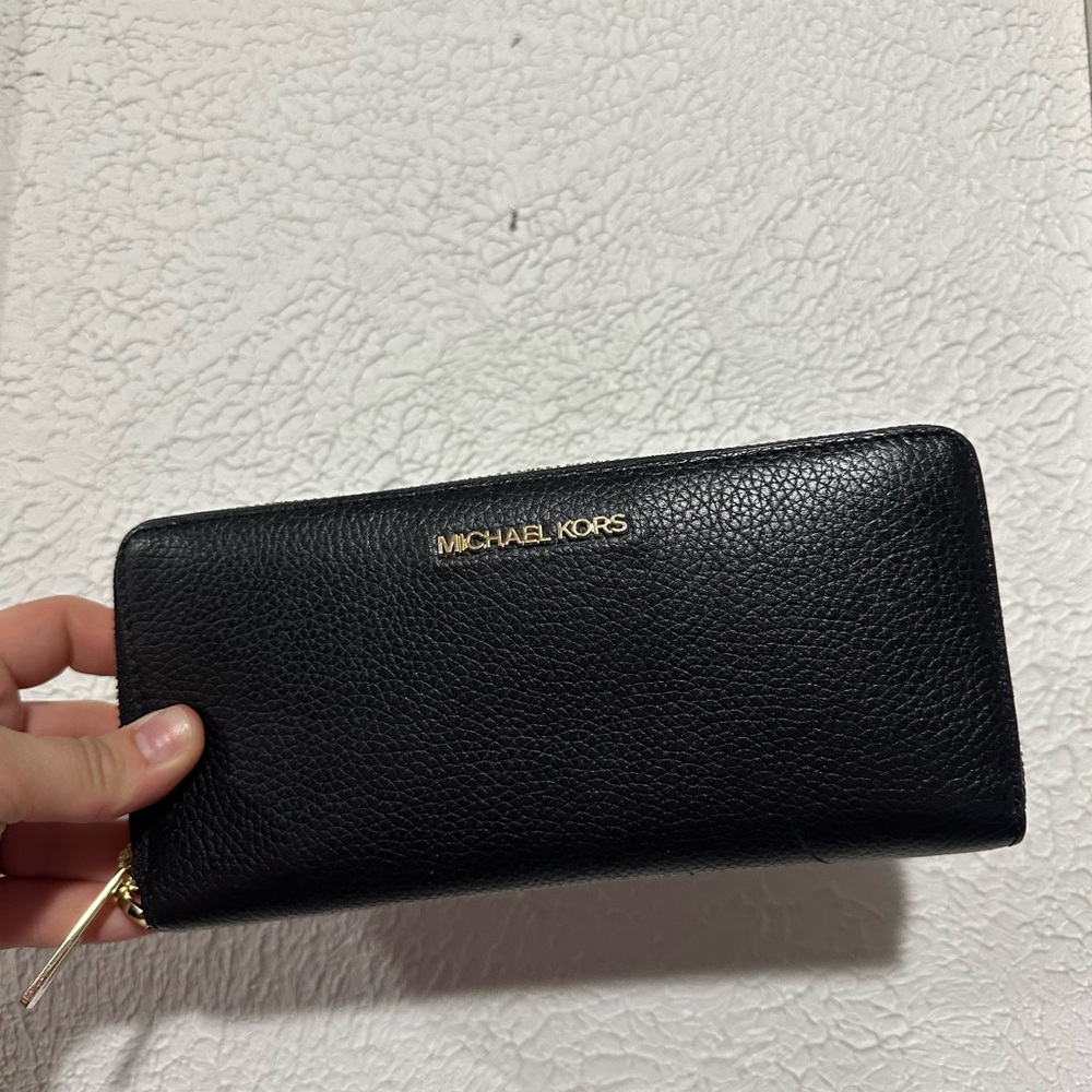 Michael Kors Black Pebbled Jet Set Travel Leather Wallet